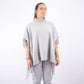 Poncho in maglia con frange e collo alto