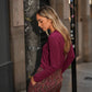 Maglia donna a manica lunga con scollo a V e borchie