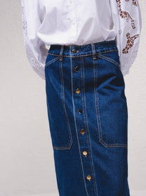 Gonna midi in denim con bottoni frontali