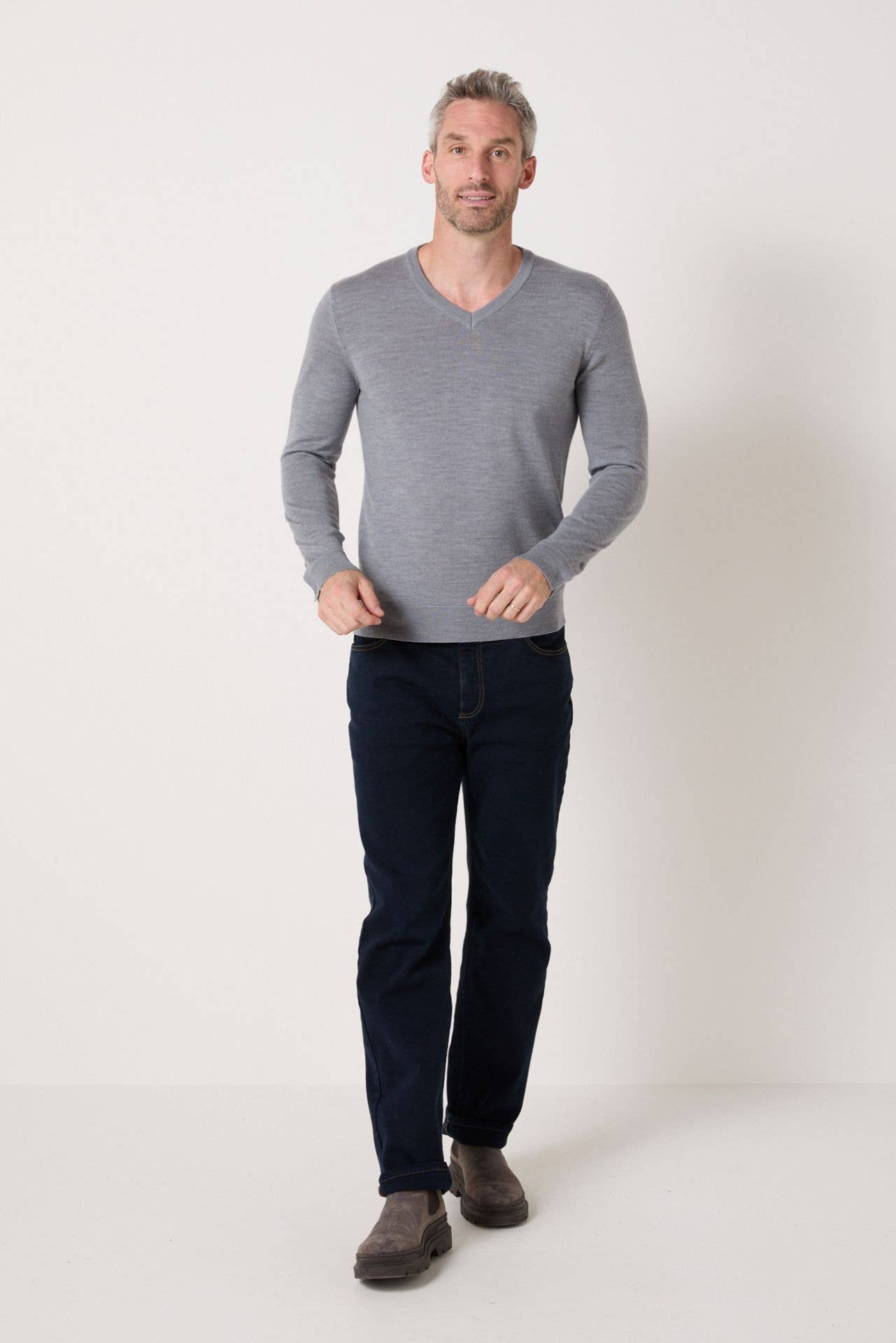 Maglione in lana merino con scollo a V grigio mélange