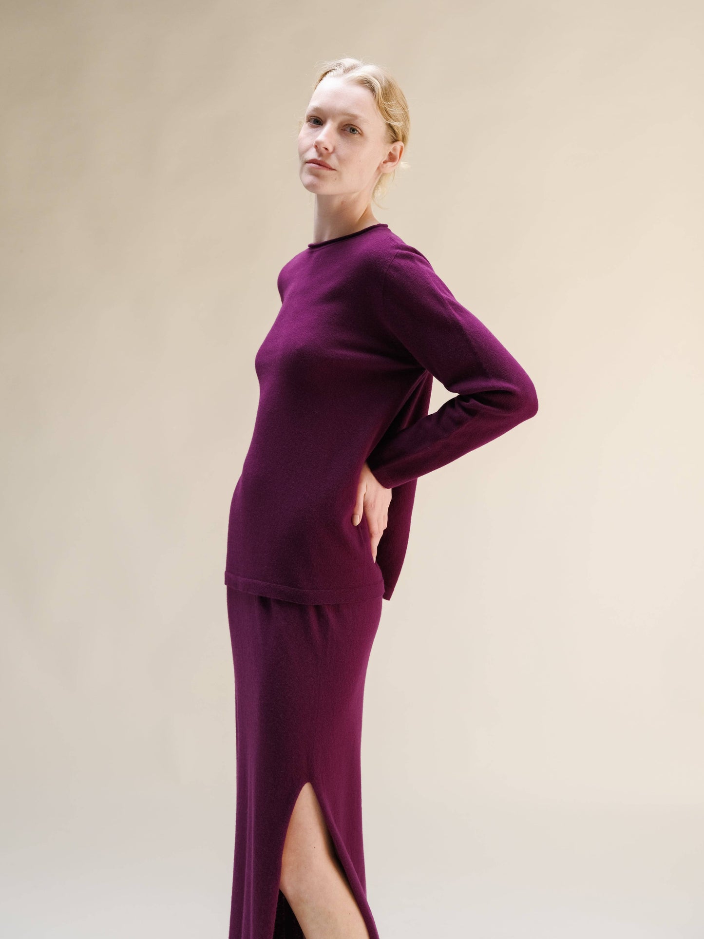 Maglia girocollo in misto cashmere con scollo curl