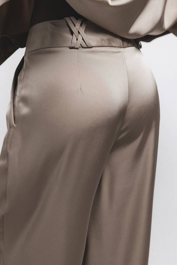 Pantaloni palazzo a gamba larga con tasche