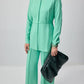 Completo in crepe verde menta con tunica plissettata e pantaloni a gamba larga