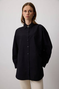 Camicia oversize nera dalla vestibilità comoda