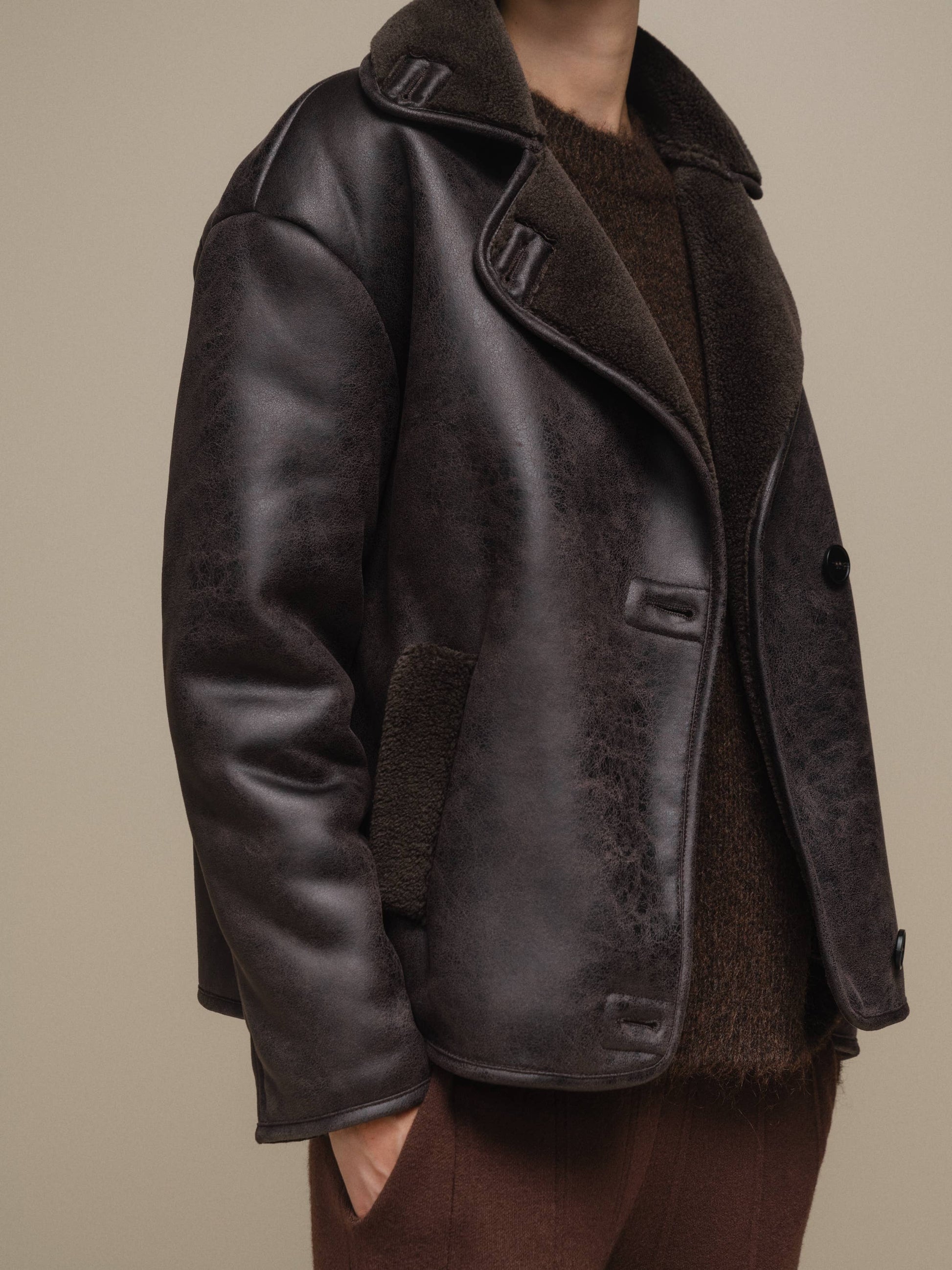 Cappotto corto effetto shearling marrone da donna