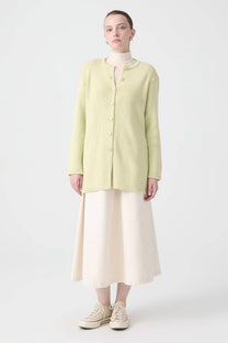 Cardigan lungo in maglia con bottoni dorati