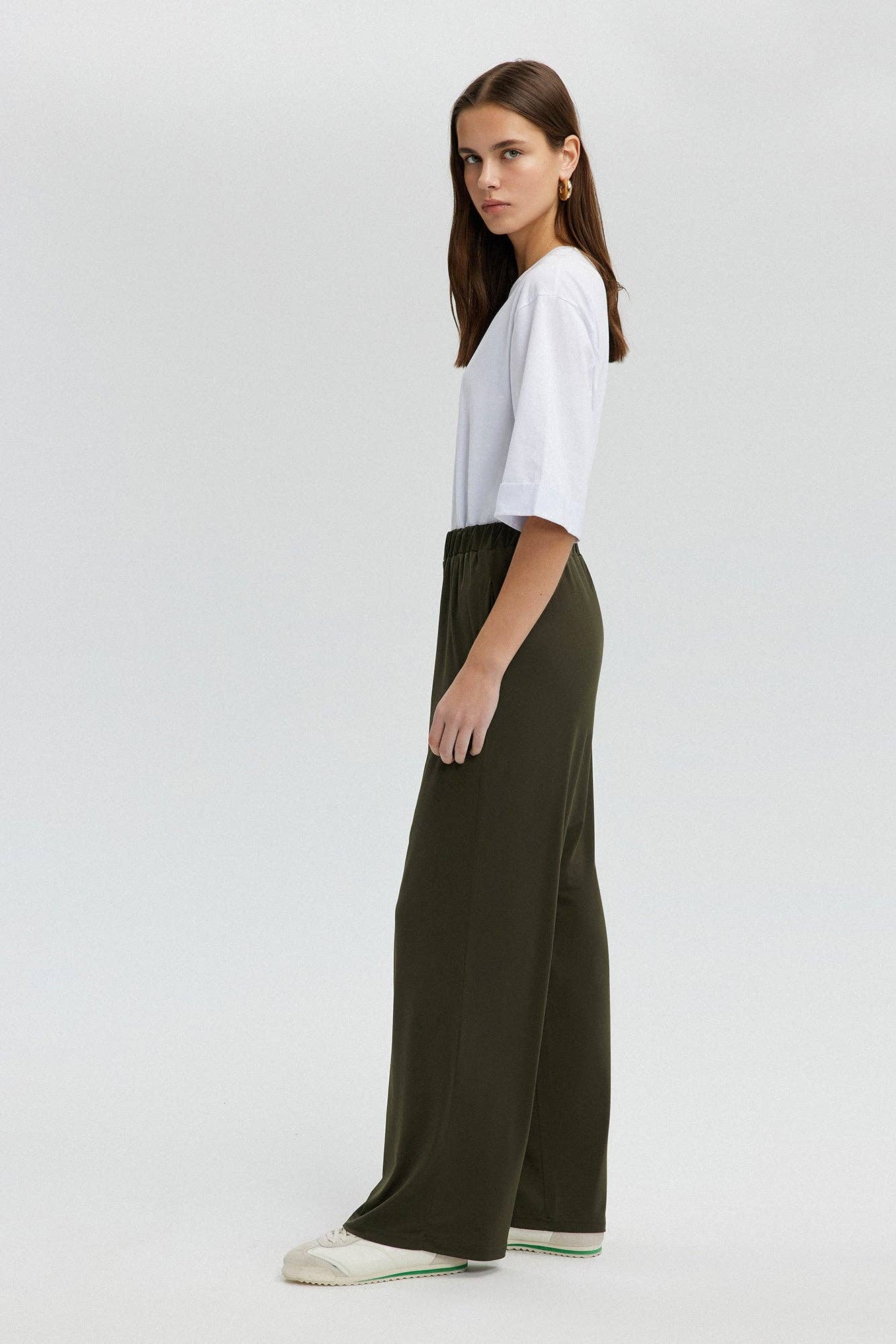 Pantaloni relaxed a vita elasticizzata color cachi