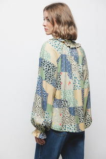 Blusa patchwork multicolor con scollo a V