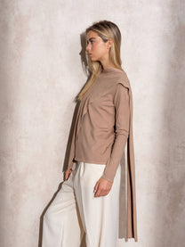 Maglione in maglia con sciarpa abbinata