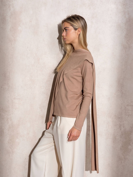 Maglione in maglia con sciarpa abbinata