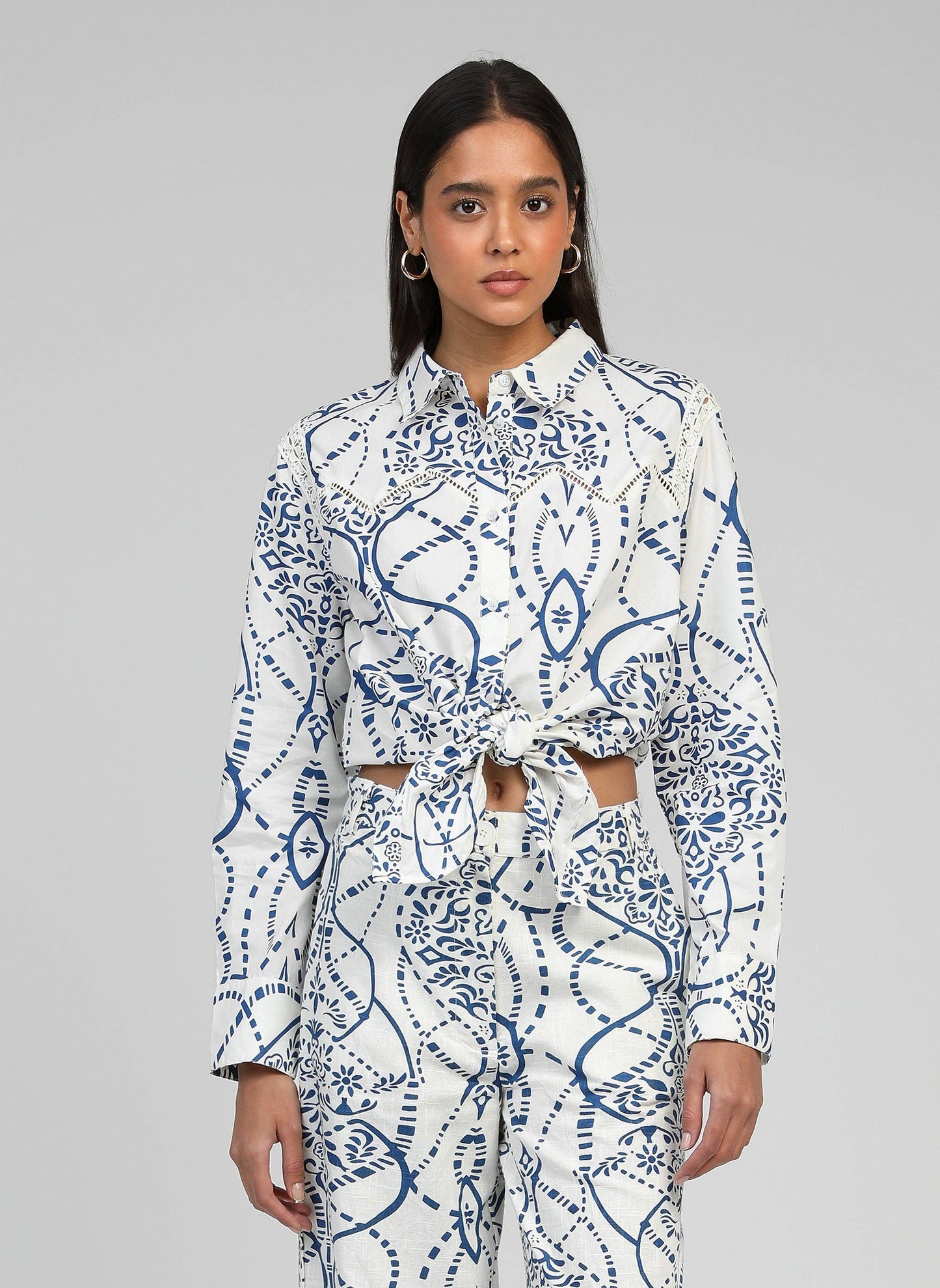 Camicia Cilou Indigo con stampa e dettagli in pizzo