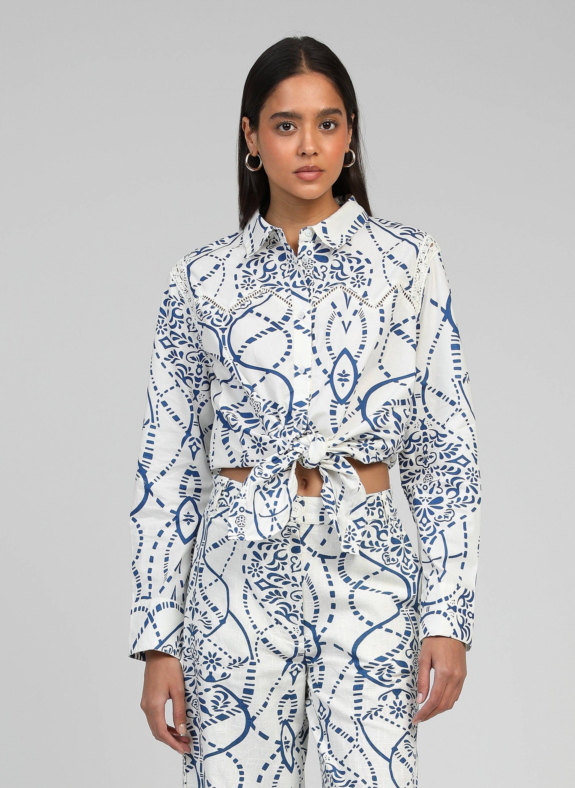 Camicia Cilou Indigo con stampa e dettagli in pizzo