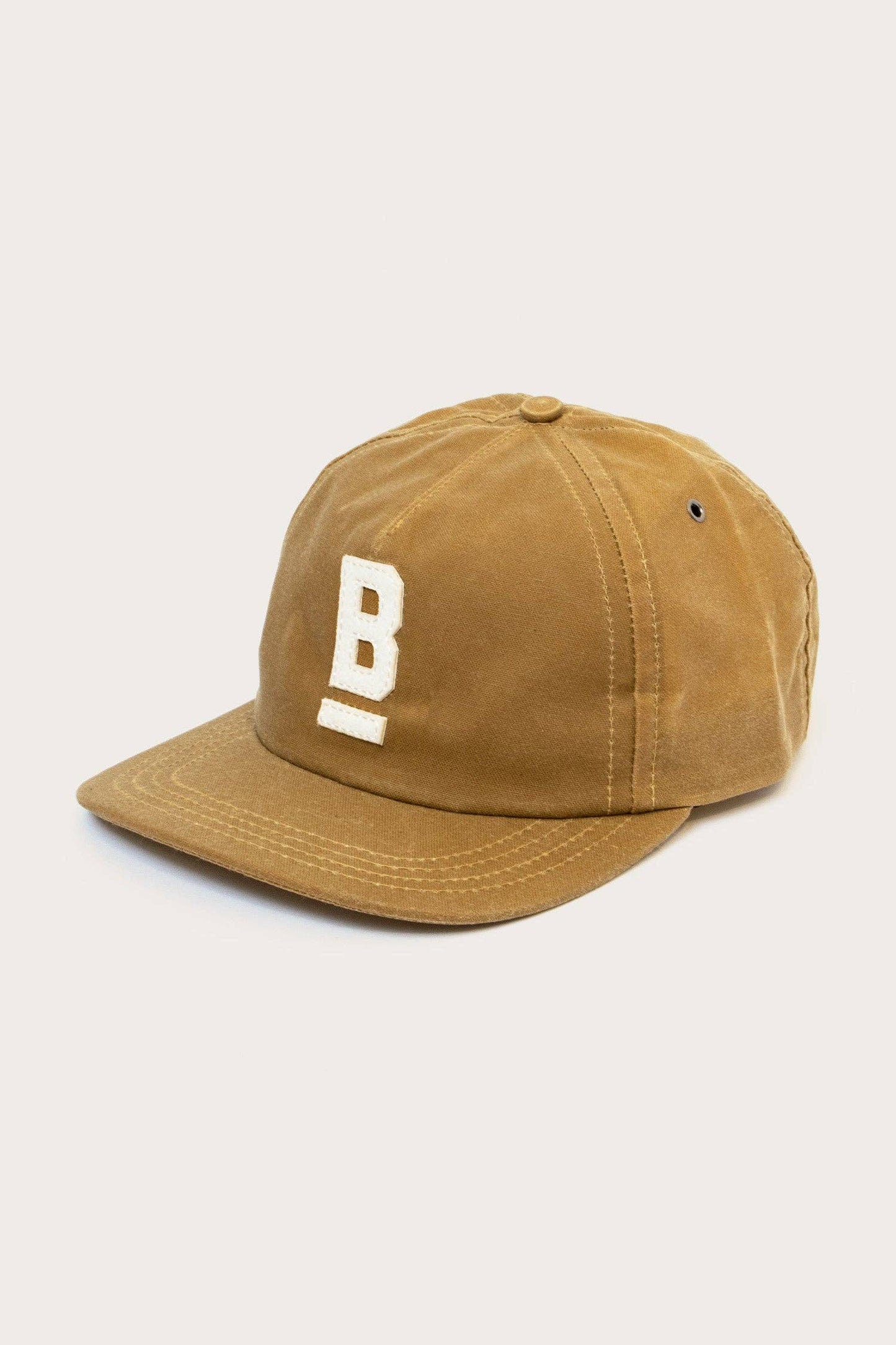 Cappellino in tela cerata con logo ricamato