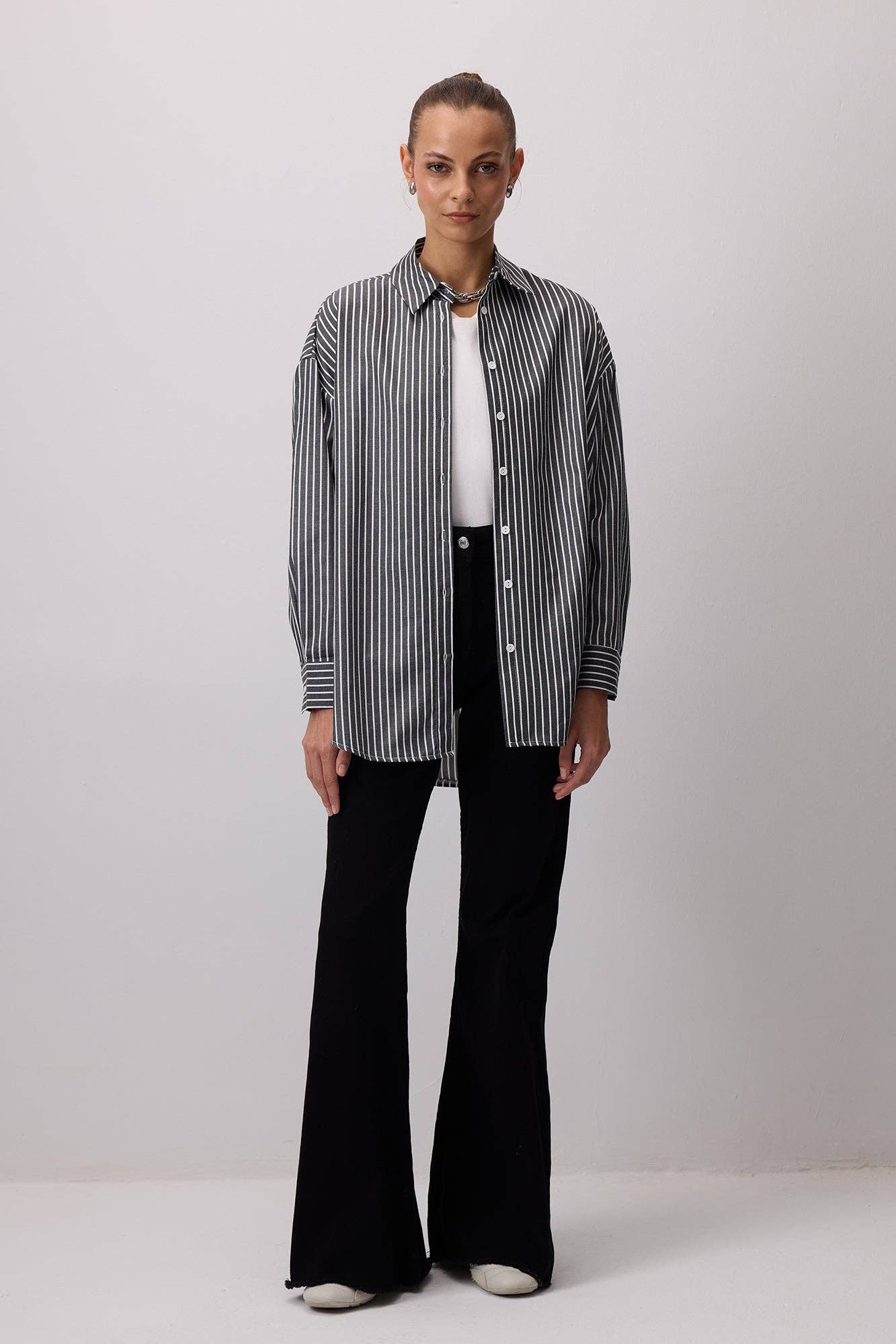 Camicia oversize a righe sottili in misto cotone