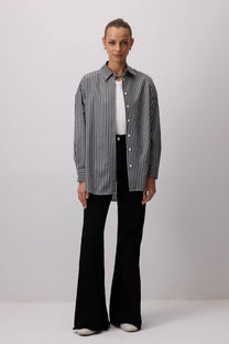 Camicia oversize a righe sottili in misto cotone