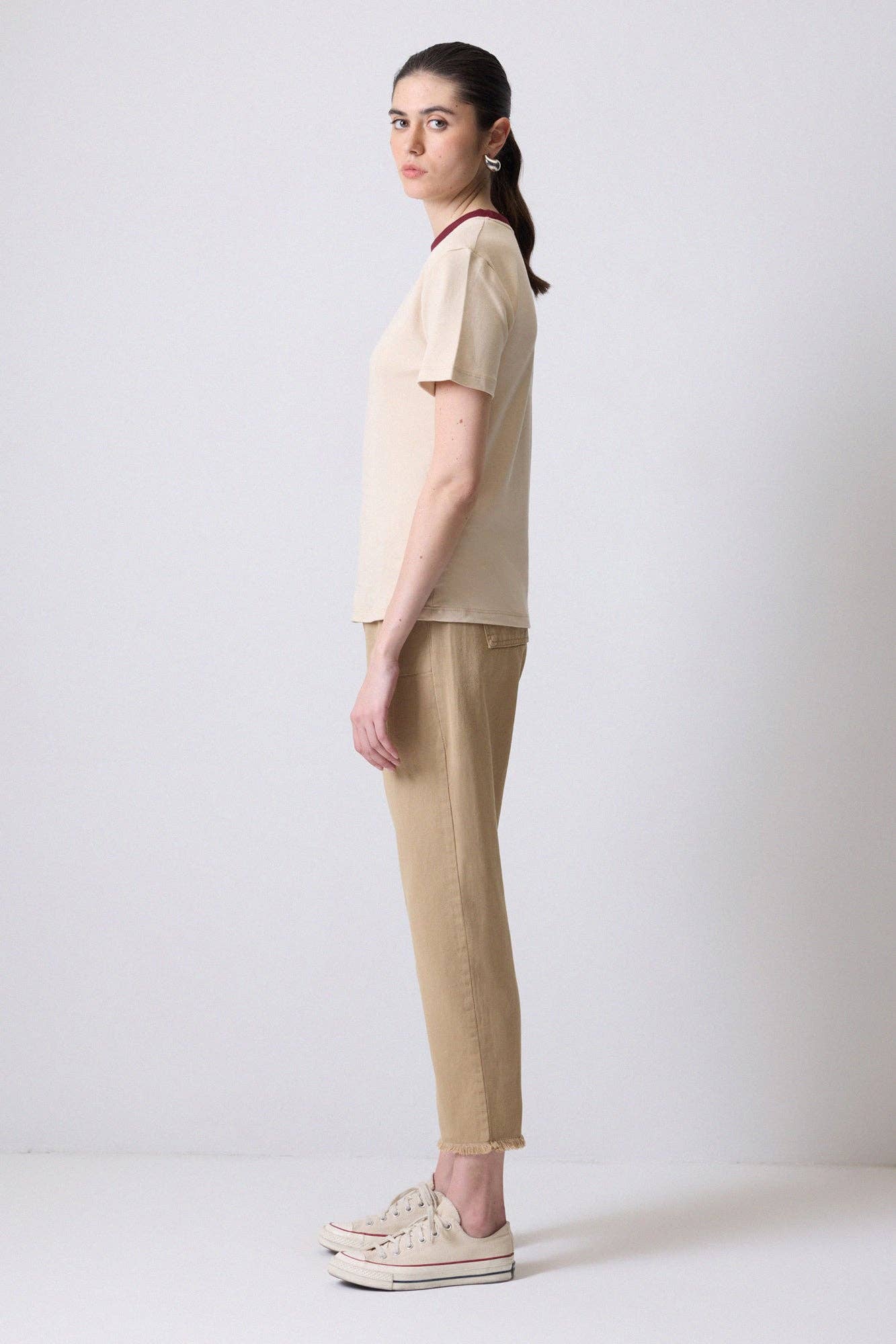 T-shirt in cotone con collo a contrasto