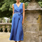 Abito midi in raso con scollo a V