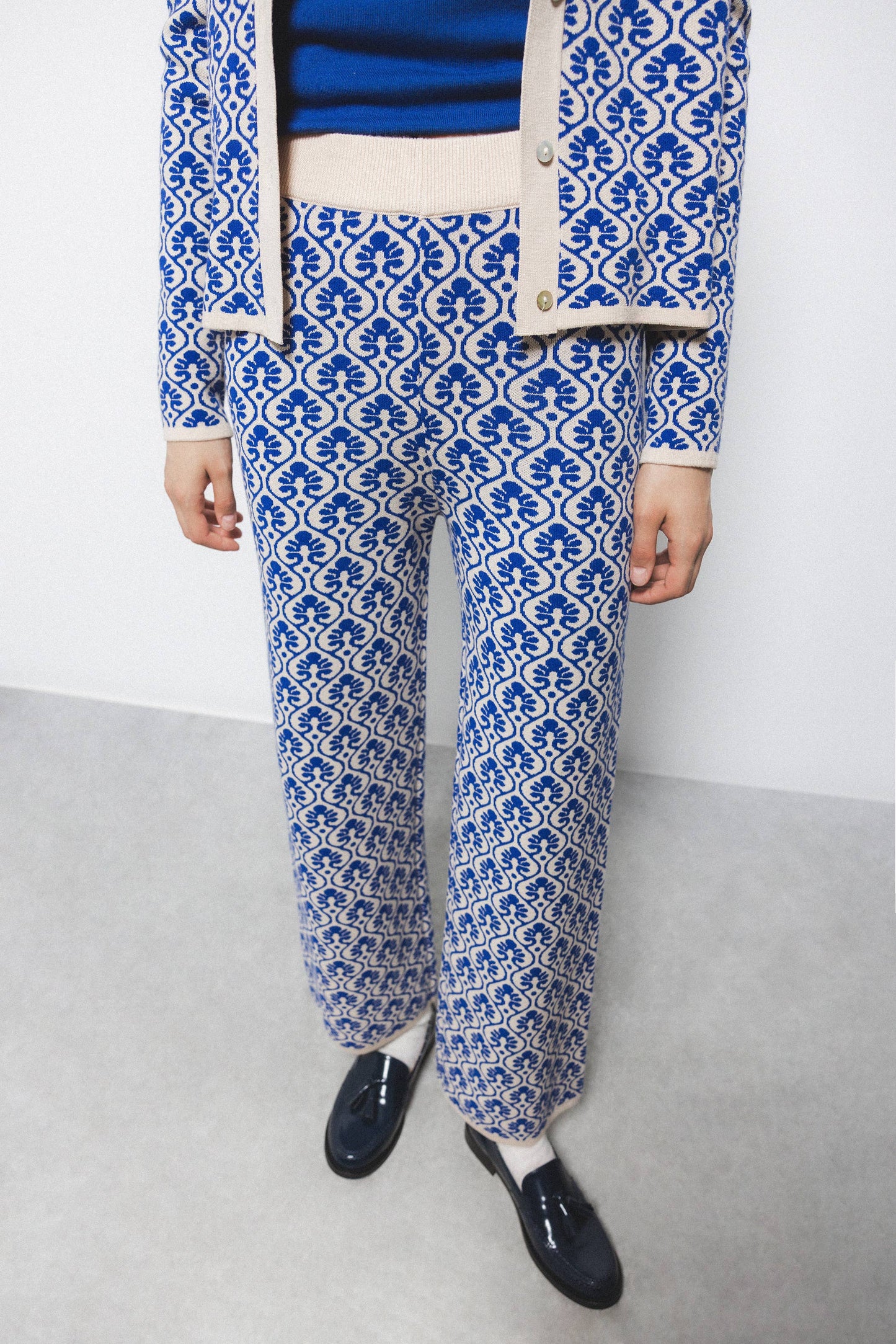 Pantaloni in maglia jacquard a motivo geometrico