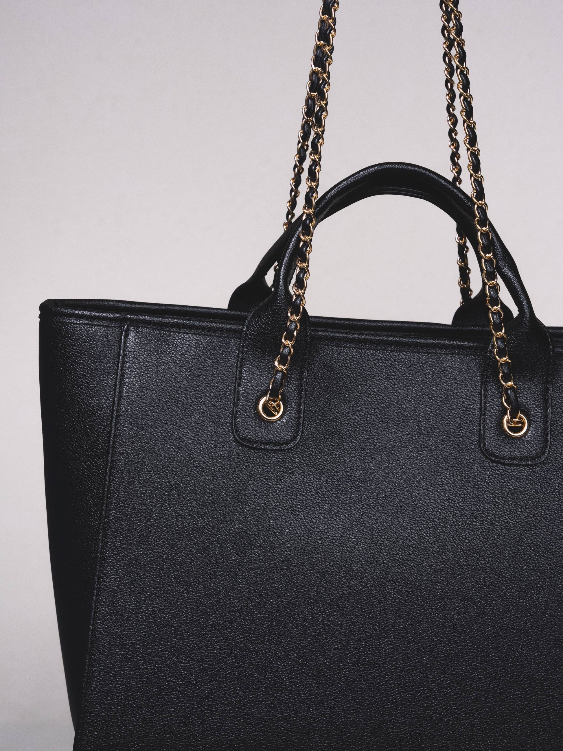 Borsa shopper con tracolla a catena