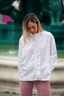 Camicia bianca con volant e collo alto