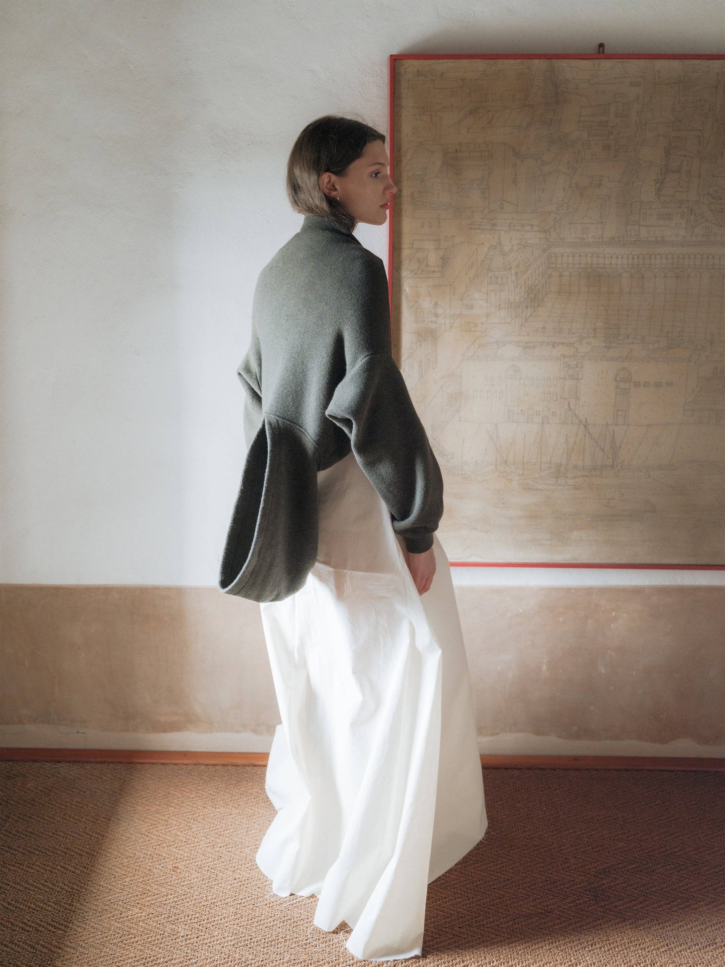 Felpa cropped con cappuccio in lana d’agnello superfine