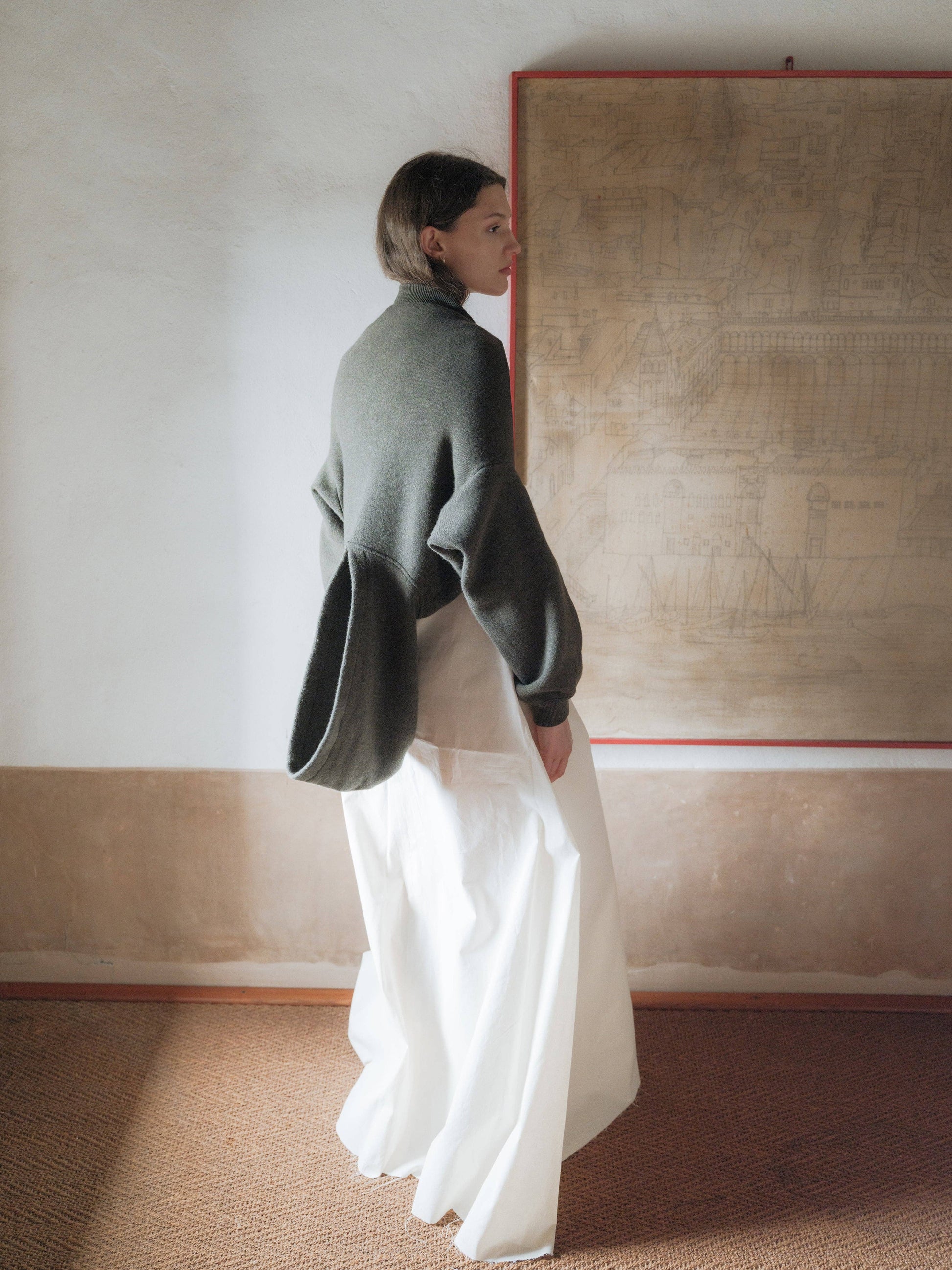 Felpa cropped con cappuccio in lana d’agnello superfine