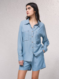 Camicetta in tencel con tasche e bottoni