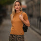 Maglia girocollo in lana e cashmere color cammello