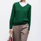 Maglione verde a maglia rasata con scollo a V