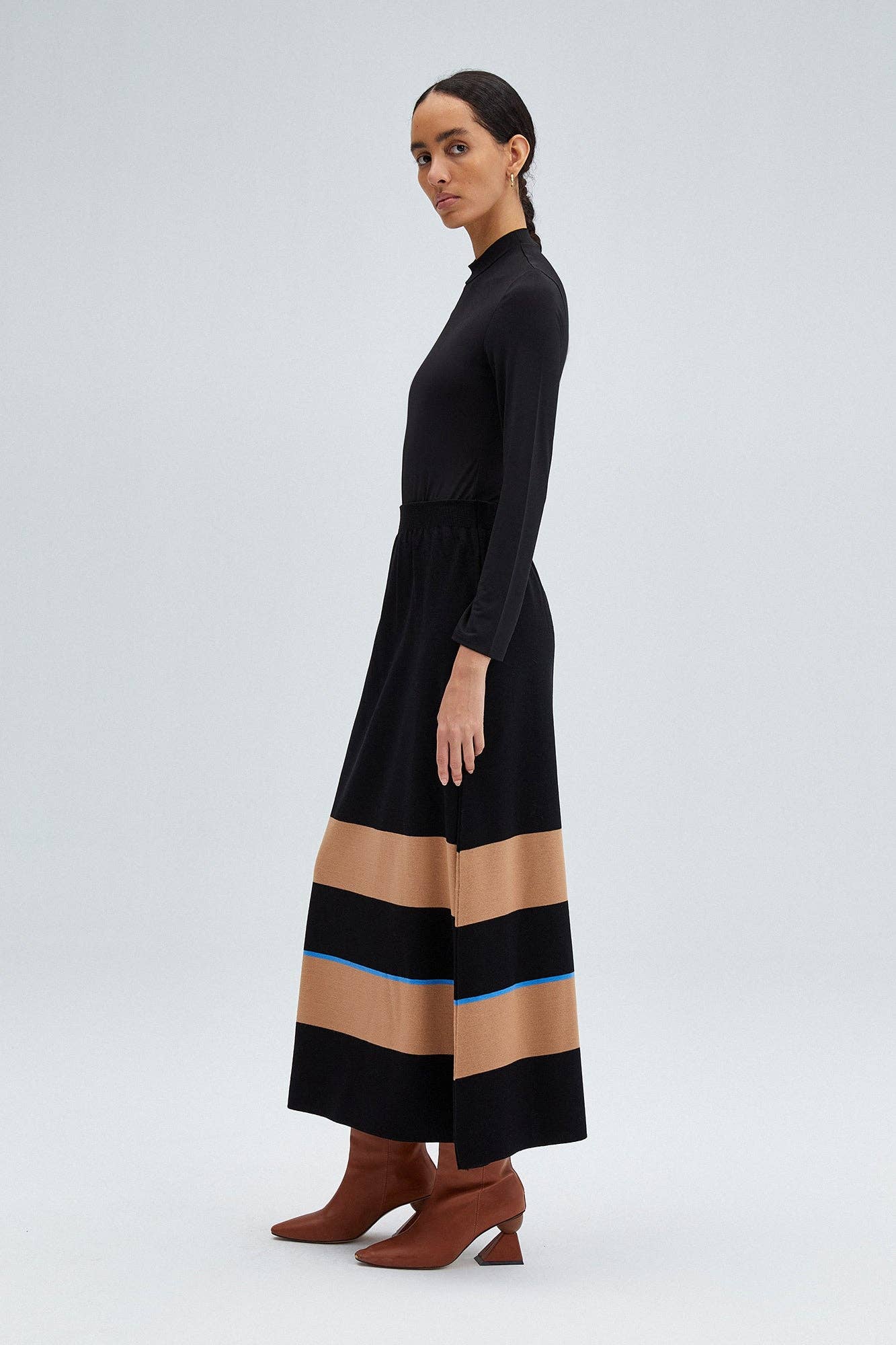 Gonna midi in maglia a righe con vita elasticizzata