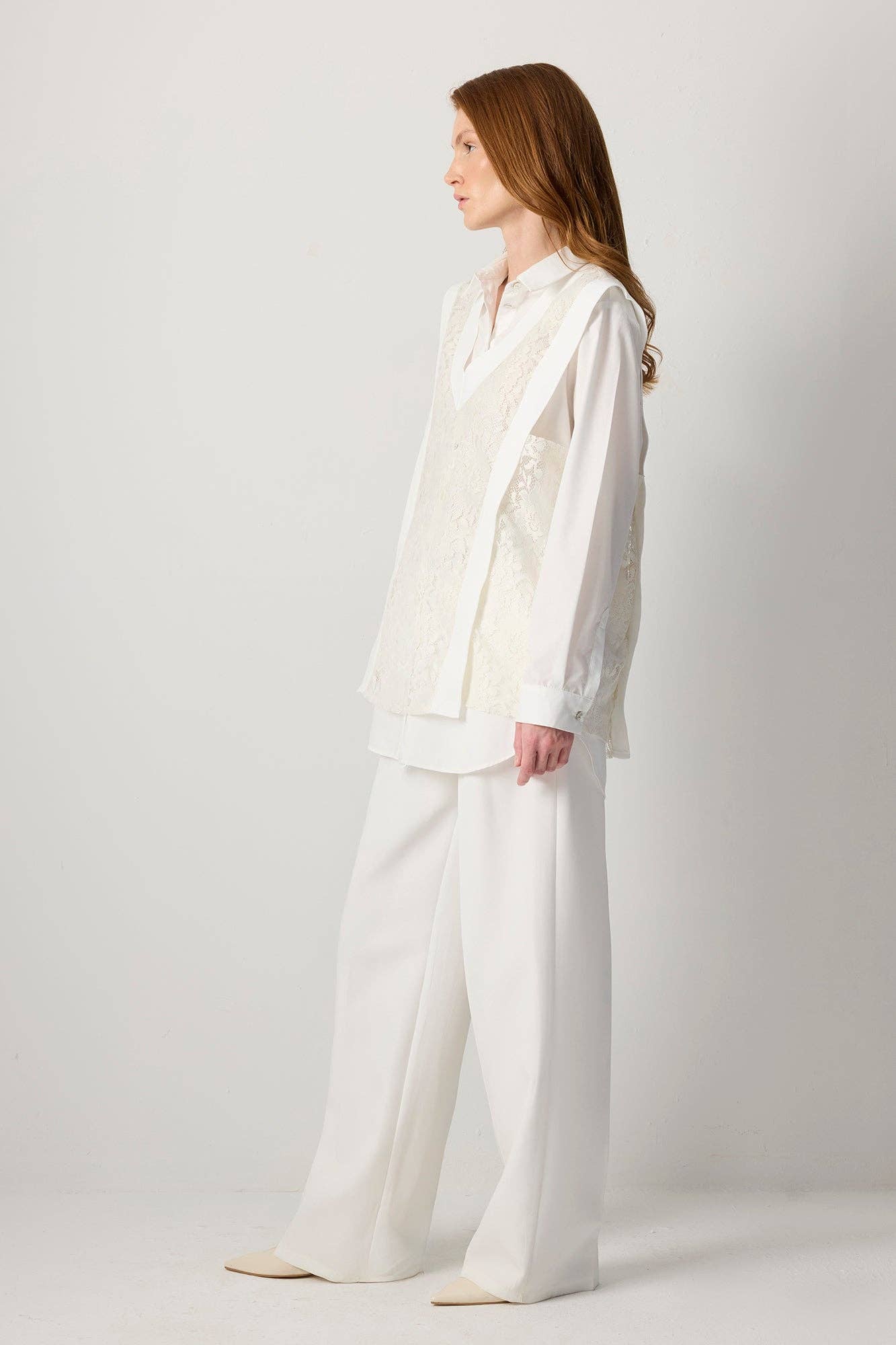 Maglia stratificata in pizzo con scollo a V