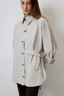 Camicia oversize con cintura asimmetrica