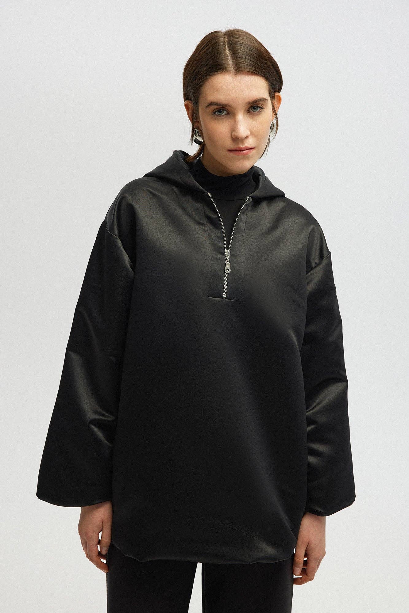 Felpa in raso oversize con zip e cappuccio