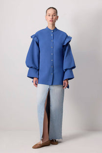 Camicia blu reale con volant in misto lino
