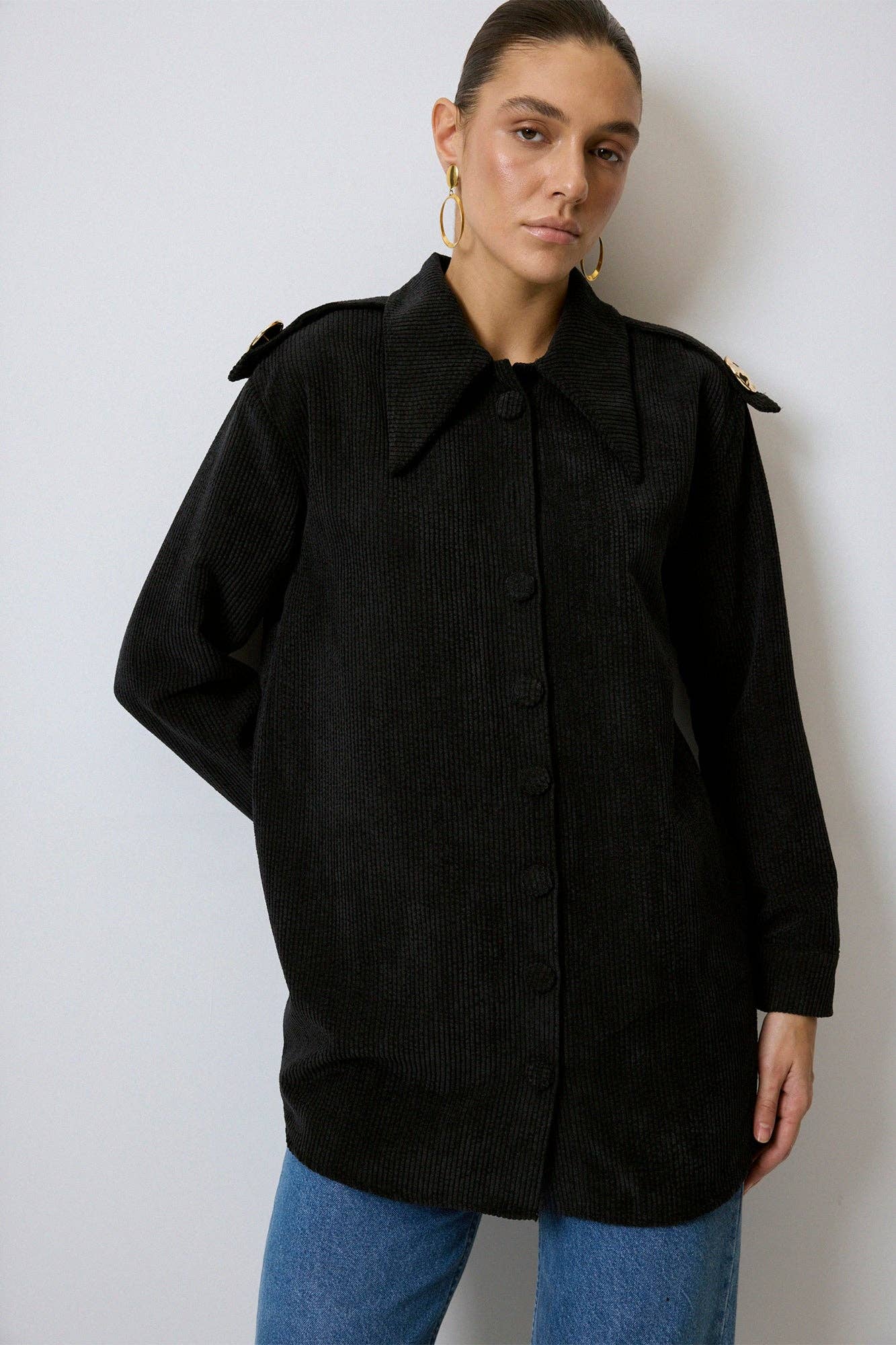 Overshirt in velluto a coste con spalline e bottoni dorati