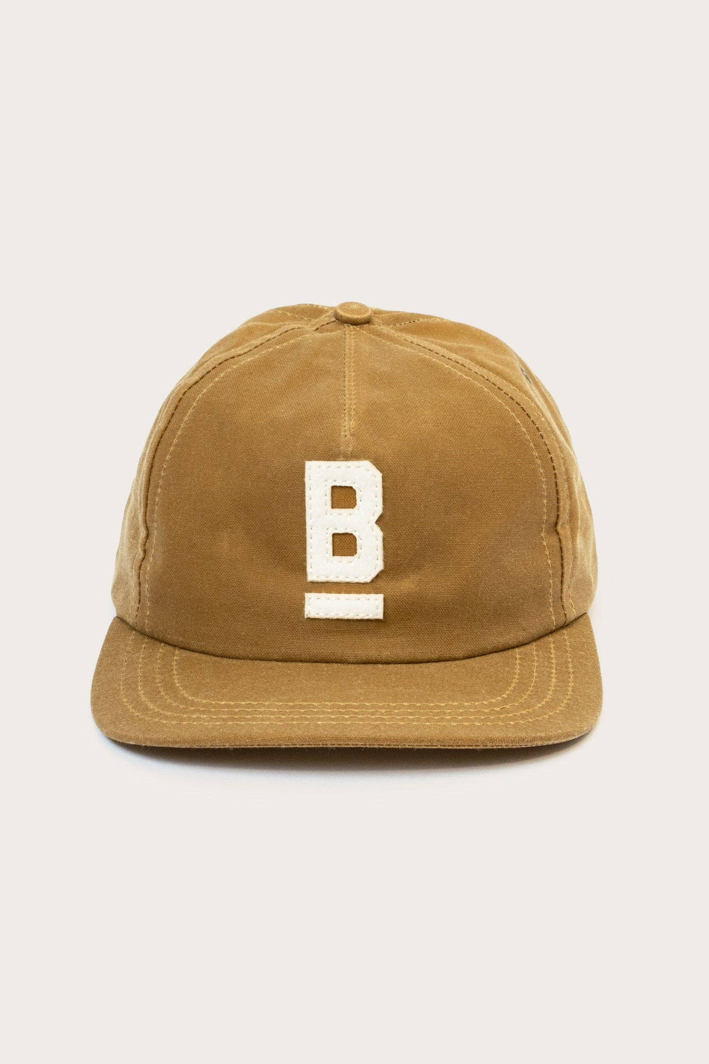 Cappellino in tela cerata con logo ricamato