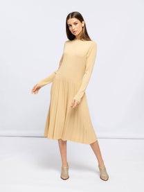 Abito in maglia a costine con gonna plissé
