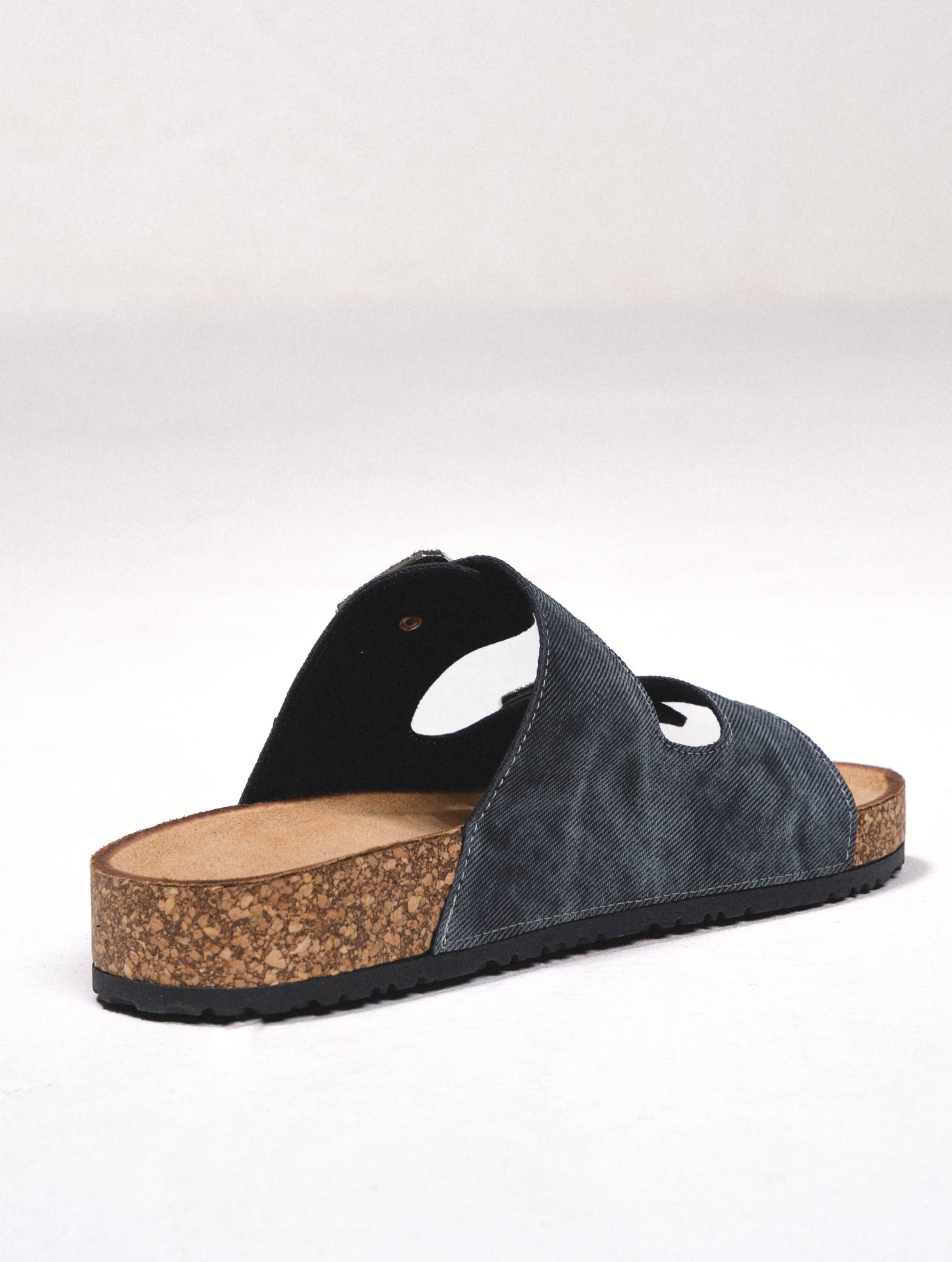 Sandali bassi con fibbie glitterate