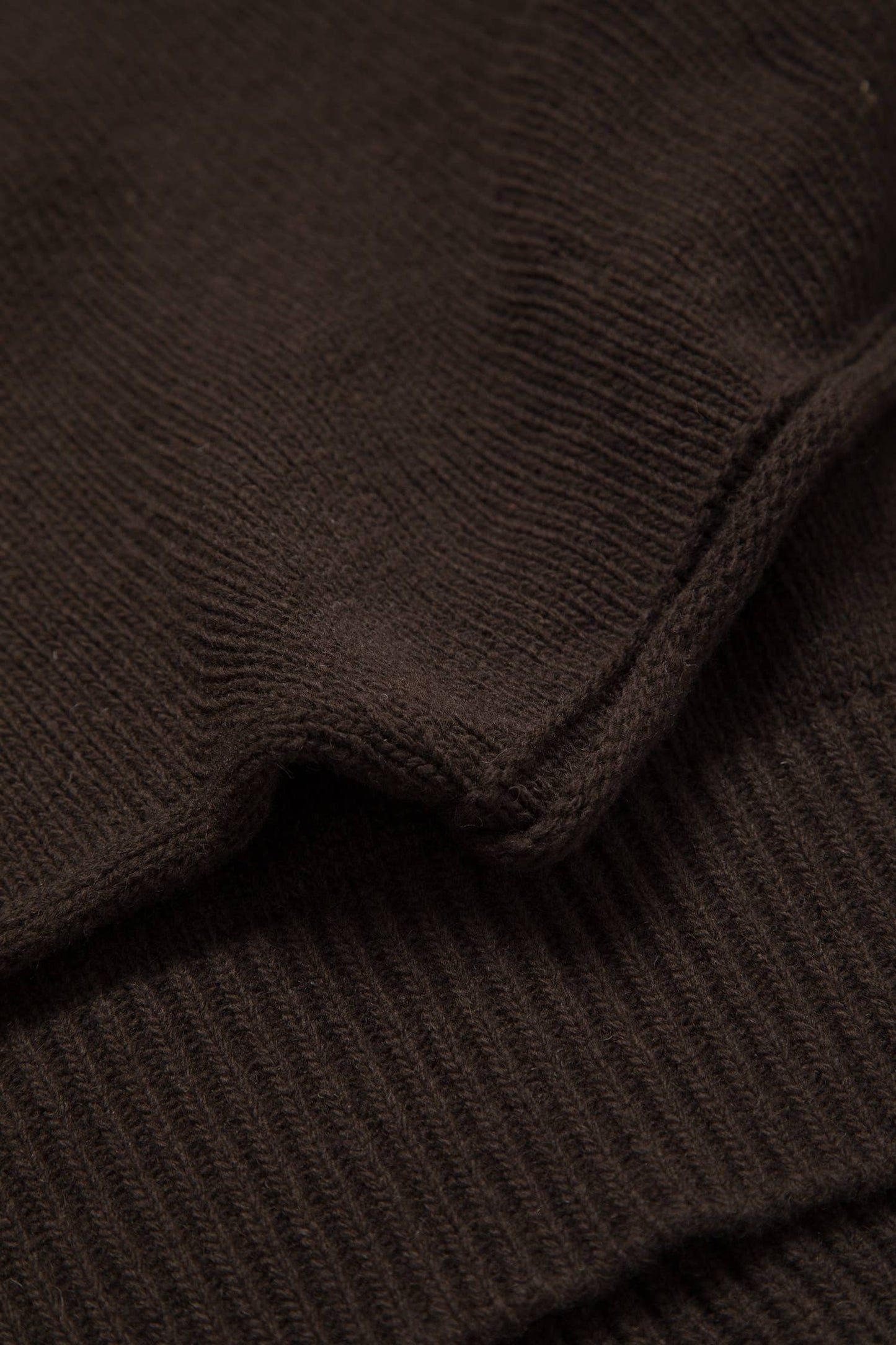 Maglione in lana a maglia rasata con collo alto