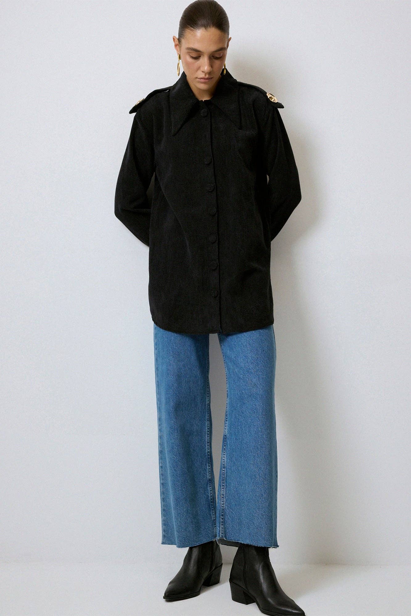 Overshirt in velluto a coste con spalline e bottoni dorati