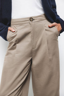 Pantaloni a sigaretta con pieghe in cotone