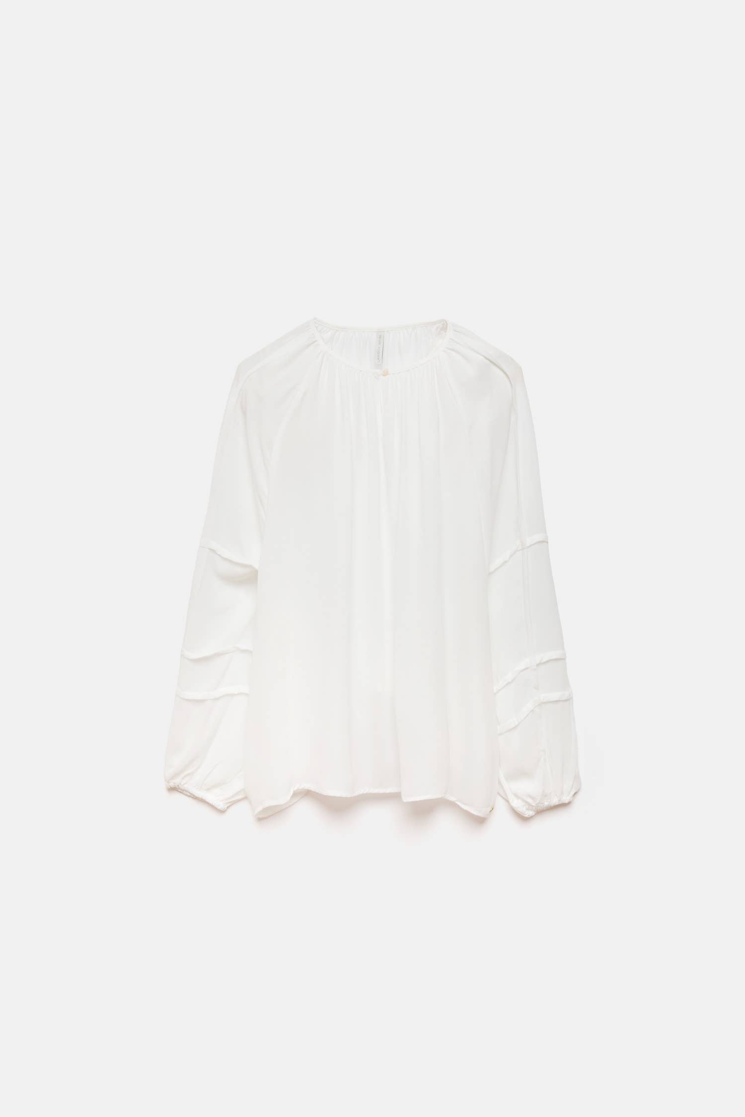Blusa con pieghe sulle maniche