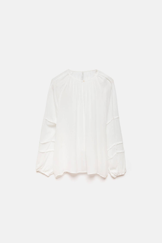 Blusa con pieghe sulle maniche