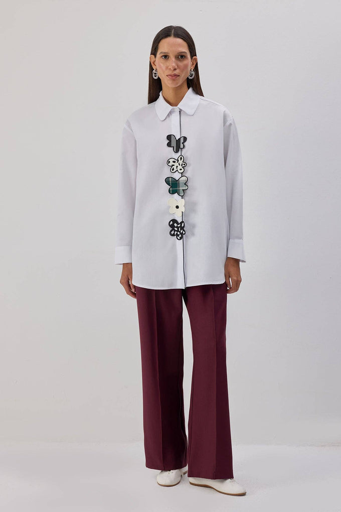 Camicia in popeline con applicazioni floreali