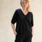 T-shirt in misto cashmere a scollo V seamless 3D-knit