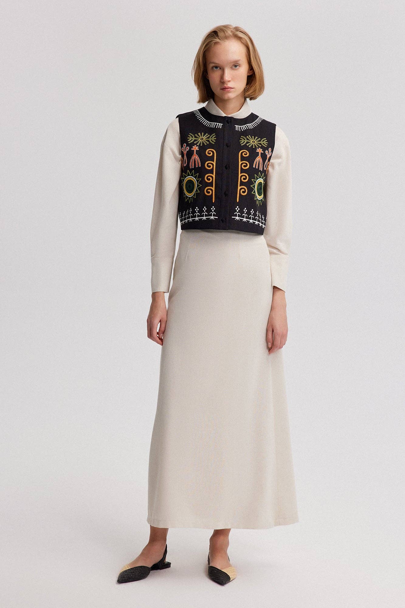 Gilet in lino ricamato