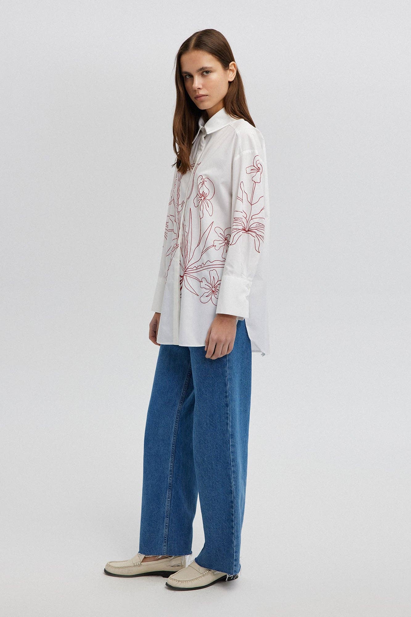 Camicia in misto cotone con ricamo floreale