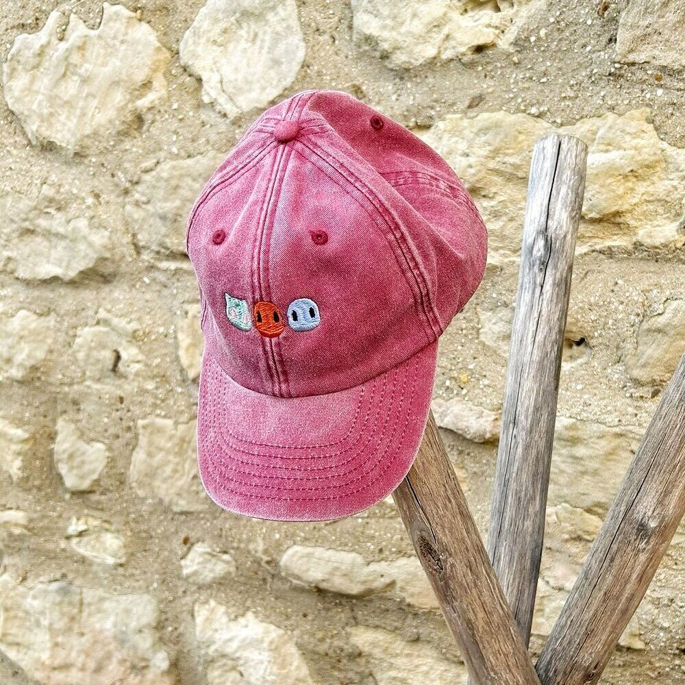 Cappellino ricamato bordeaux effetto vintage
