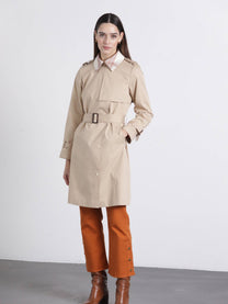 Trench in gabardine beige con cintura e colletto a quadri