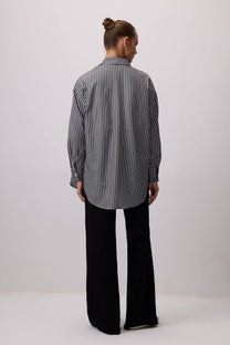 Camicia oversize a righe sottili in misto cotone